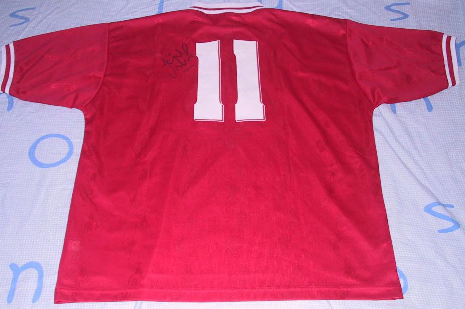 Image with site www.facebook.com/pages/Dragon-Soccer-Jersey-Collection/147802318619333